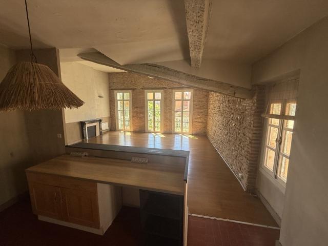 Grand appartement F3 de caractère