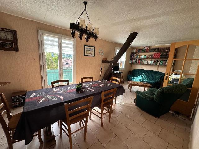 Grand appartement F4 de 90 m2 avec terrasse et terrain privatif SOLEMONT