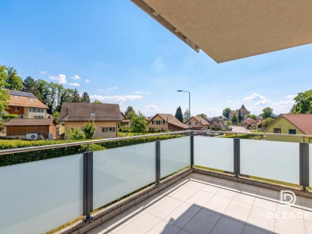 Grand appartement familial avec balcon couvert et vue sur le château d'Oron !