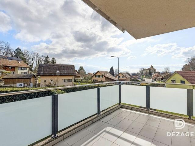 Grand appartement familial avec balcon couvert et vue sur le château d'Oron !