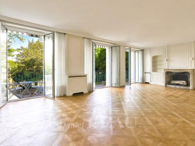 Grand appartement familial de 164 m² avec balcon filant et vue sur parc – Saint Germain en Laye
