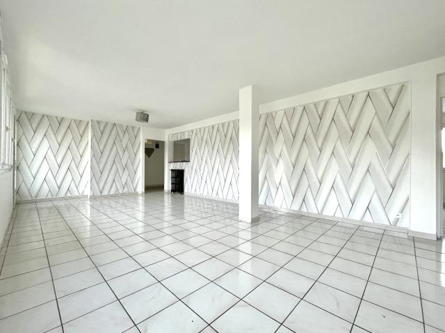 Grand appartement lumineux 1er étage
