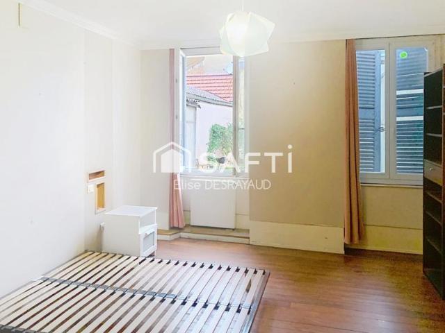 Grand appartement lumineux au centre ville tout en étant au clame