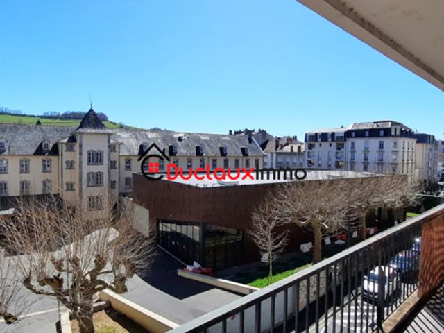 Grand appartement quatre chambres Balcon & Parking privati