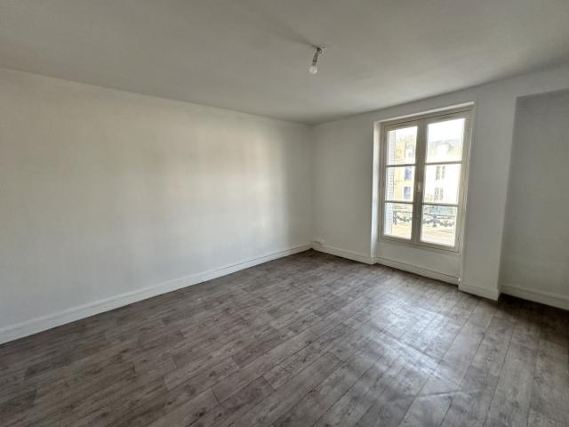 Grand appartement rénové en centre ville, Cloyes les trois rivières