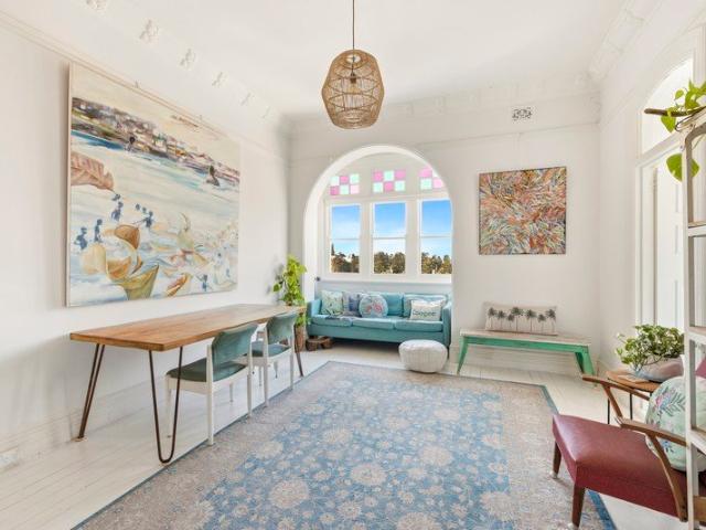 Grand Art Deco Apartment with Ocean Views and Parking