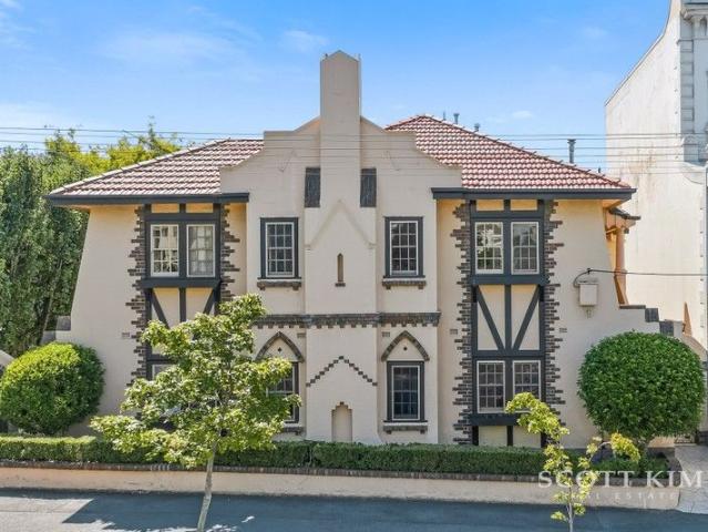 Grand Art Deco Charm in Prestigious East Melbourne