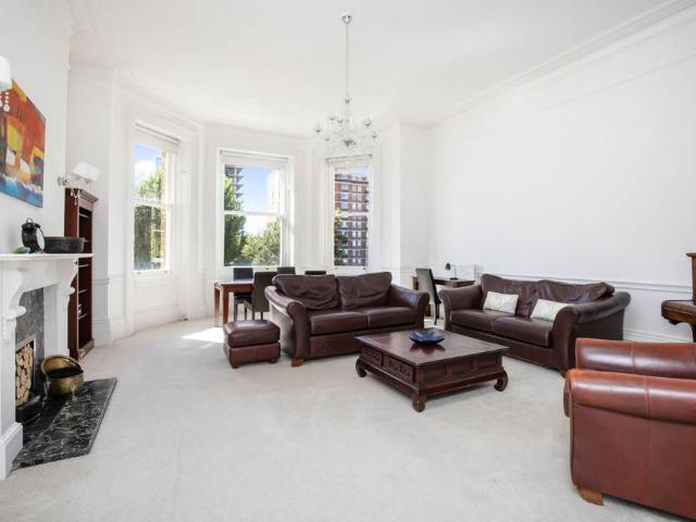 Grand Avenue, Hove 2 bed flat to rent £2,000 pcm £462 pw