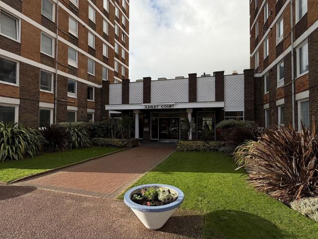 Grand Avenue, Hove BN3, 3 bed flat to rent, £2,500 pcm | PrimeLocation