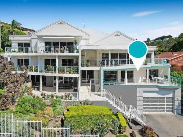 Grand Beachside Apartment in Boutique Complex of 4