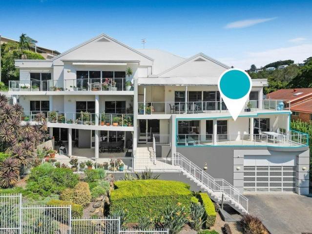 Grand Beachside Apartment in Boutique Complex of 4