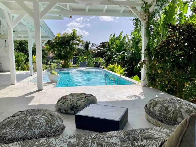 Grand Bourg Villa 4 chambres et piscine proche plage