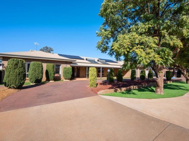 Grand Brick Family Home  Offering Ample Internal Living Space, A Below Ground Swimming Pool & Tennis Court!