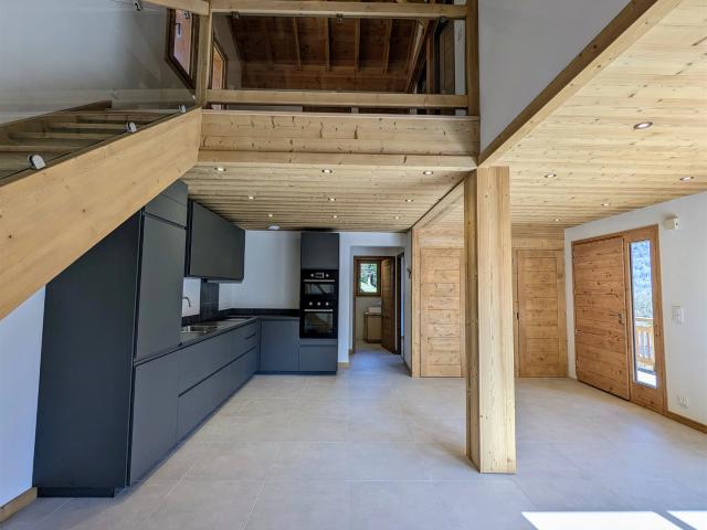 Grand chalet de 3 chambres récemment construit, Morillon 90m² Morillon