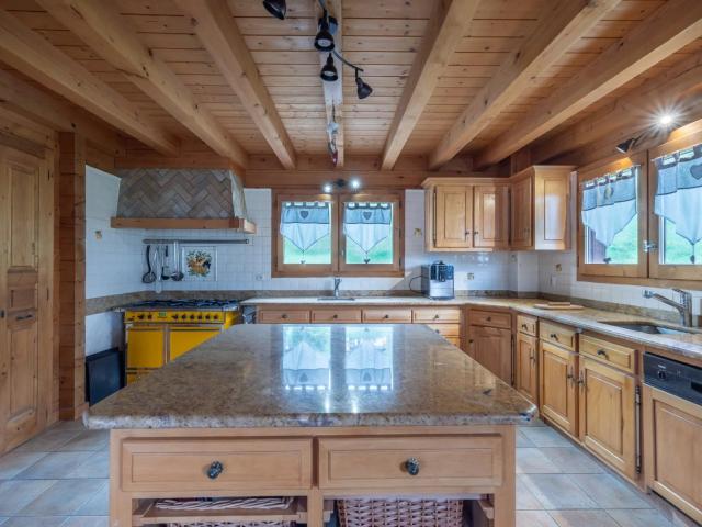Grand Chalet près des remontées mécaniques de Barbossine, Pe. 240m² Châtel