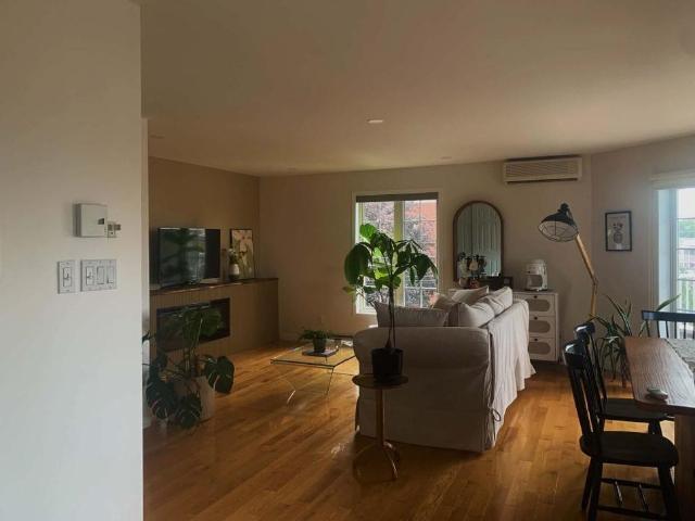 Grand condo chaleureux 4 1/2 à louer 1er octobre 2026 1500$