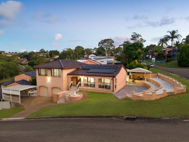 Grand Corner Block Family Entertainer with Pool & Scenic Valley Views