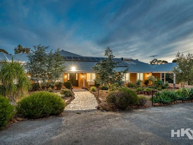 Grand Country Estate Where Family Memories Last a Lifetime.