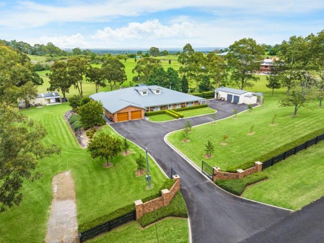Grand Country Living with Exceptional Entertaining & Dual Living Potential