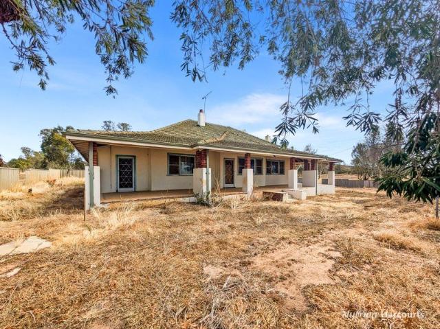 Grand Country Living on 1.9Ha History, Space & Potential