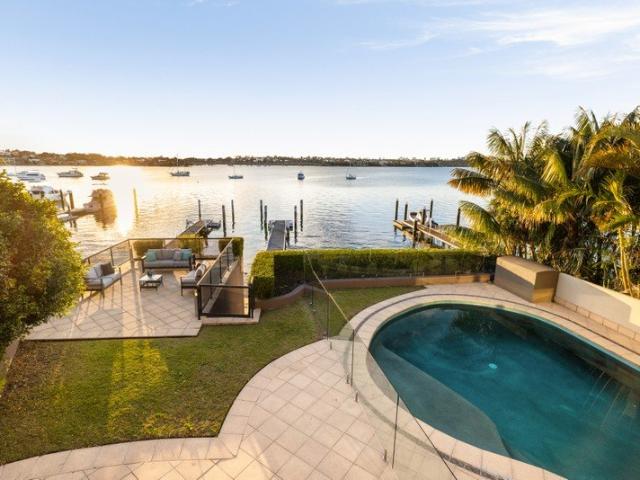 Grand Deep Waterfront Family Estate On The Georges River