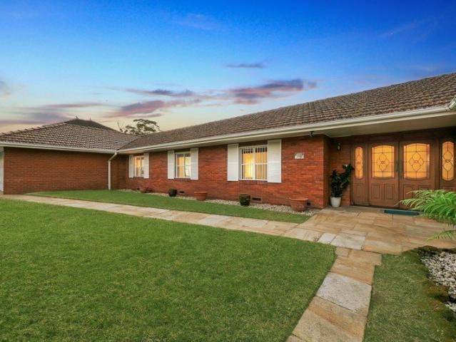 Grand Designs: Exceptional Scale 5 Bed Single Storey, Walk to Station & Schools
