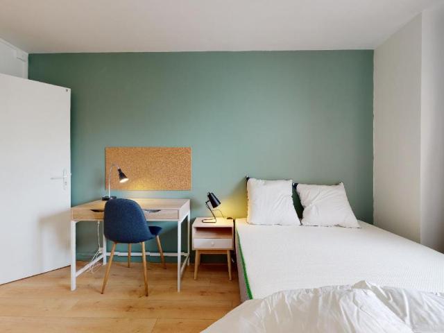 Grand double bedroom in Place d'Italie