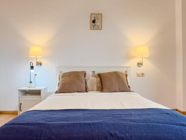 Grand double bedroom near the Sants transport station
