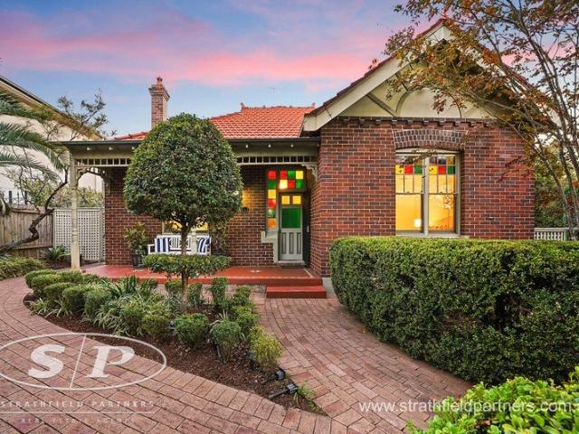 Grand Double Brick Federation Residence on a Rare 1,111sqm Landholding