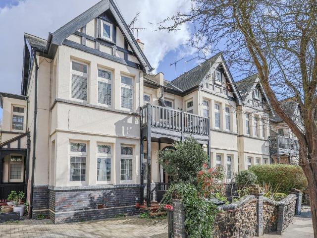 Grand Drive, Leigh On Sea SS9, 2 bed flat to rent, £1,800 pcm | PrimeLocation