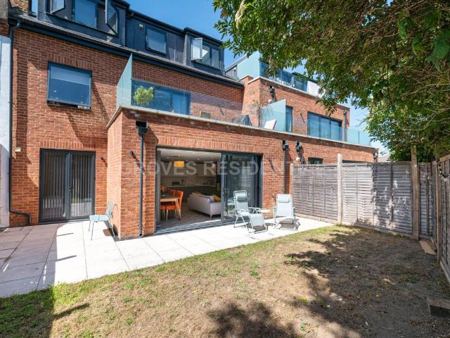 Grand Drive, London SW20, 3 bed flat to rent, £4,250 pcm | PrimeLocation