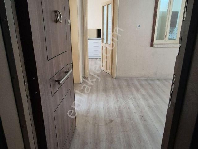Grand Egelimden Çarşı Merkezde 2+1 Ayrı Mutfaklı Kısmi Eşyalı Kiralık Daire
