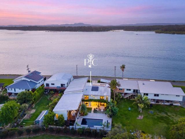 Grand Entertainer with River Panorama & Vast Garaging