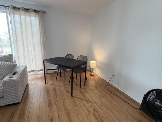 Grand Et Lumineux Appartement 4 1/2