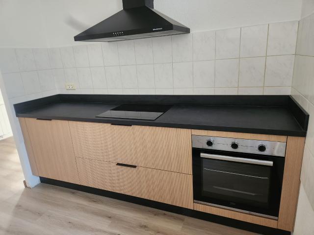 GRAND F6 avec cuisine équipée neuve, garage, espaces verts