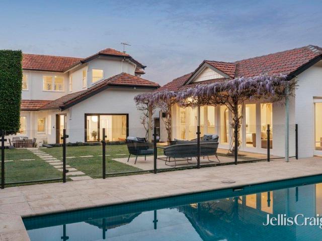 Grand family entertainer in premium parkland position