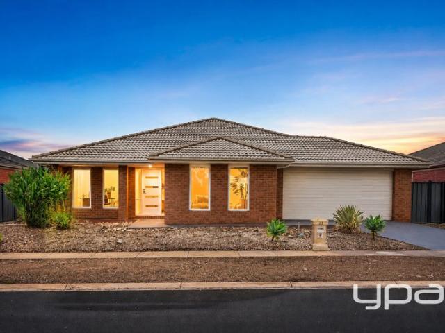 Grand Family Entertainer on a Massive Allotment of 670 m² in the Heart of Point Cook