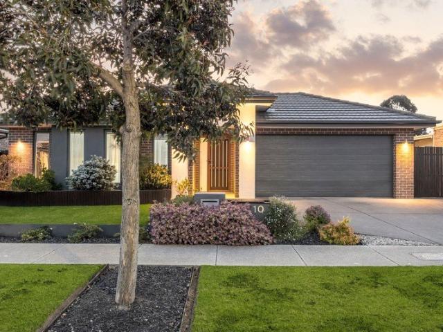 Grand Family Entertainer with Rare Double Side Gate Access!