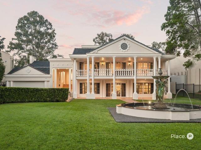 Grand Family Estate on 1,682sqm in an Exclusive Parkside River Setting