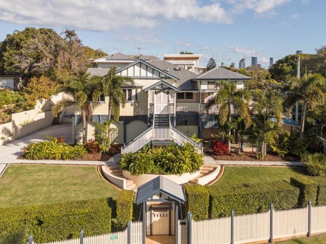 Grand Family Estate on 984sqm Blue Chip Land