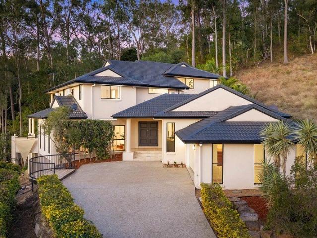 Grand Family Estate with Ideal Floor Plan, Stunning Views and Versatility