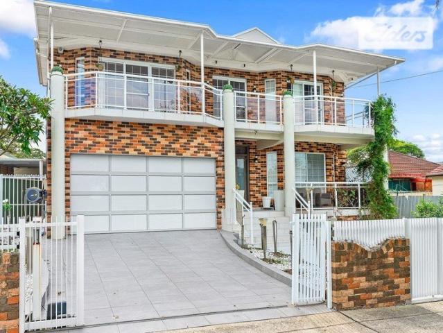 GRAND FAMILY FIVE BEDROOMS HOME