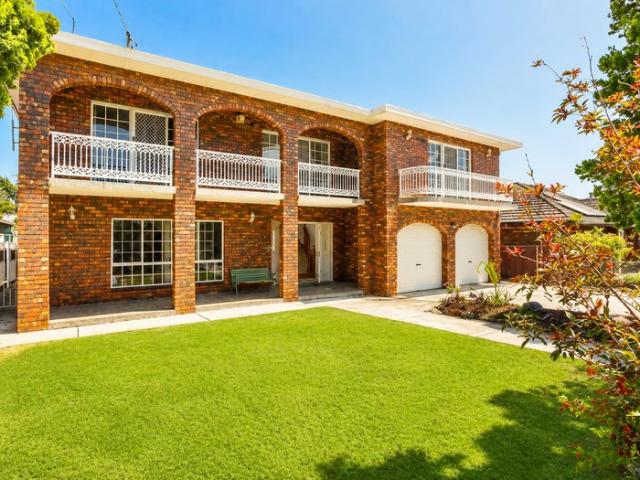 Grand Family Home with Expansive Backyard in a Prime Cul de Sac