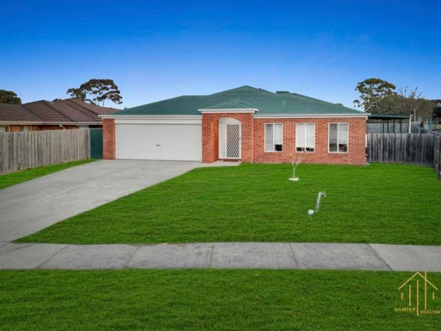 Grand Family Home with Granny Flat on 910m² Approx. Endless Potential in a Prime Location!