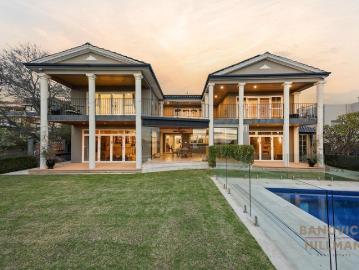 GRAND FAMILY HOME WITH PANORAMIC RIVER VIEWS