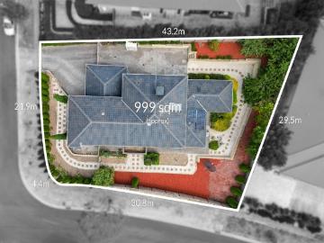 GRAND FAMILY HOME WITH SIDE ACCESS