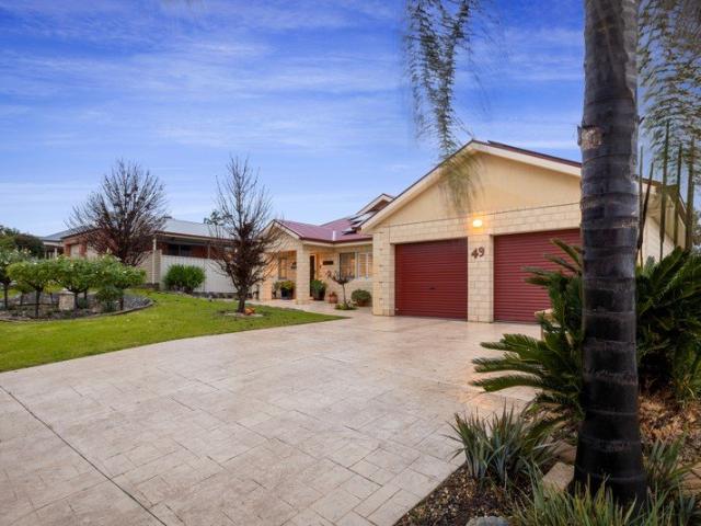 Grand Family Home, Golf Course Views
