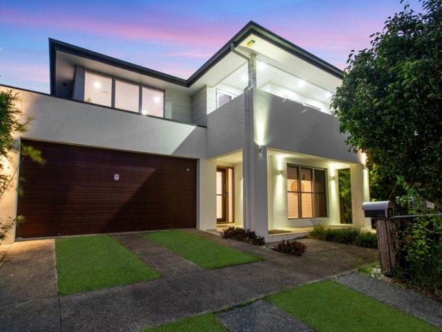 Grand Family Home Great Location!