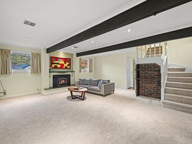 GRAND FAMILY HOME IN STUNNING GARDEN SETTING