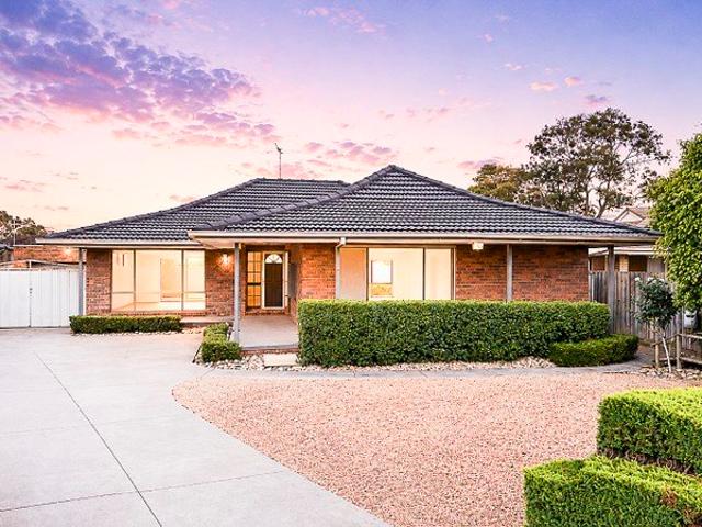Grand Family Living on an Expansive 900sqm Approx Allotment!